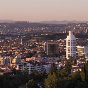 5* Otel Sheraton & Convention Center